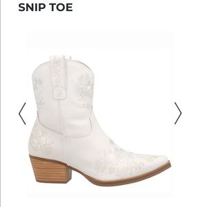 Dingo Women’s White Booties